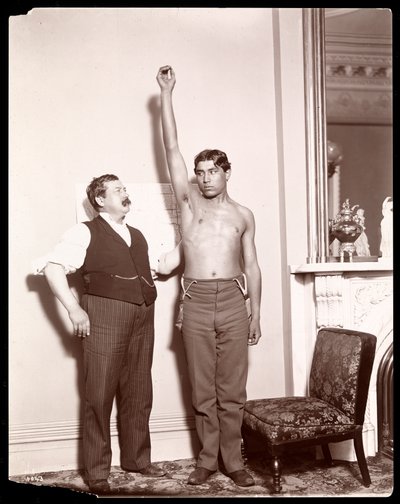 Profesor Atkinson, un curandero inglés, con un paciente masculino, 1898 de Byron Company